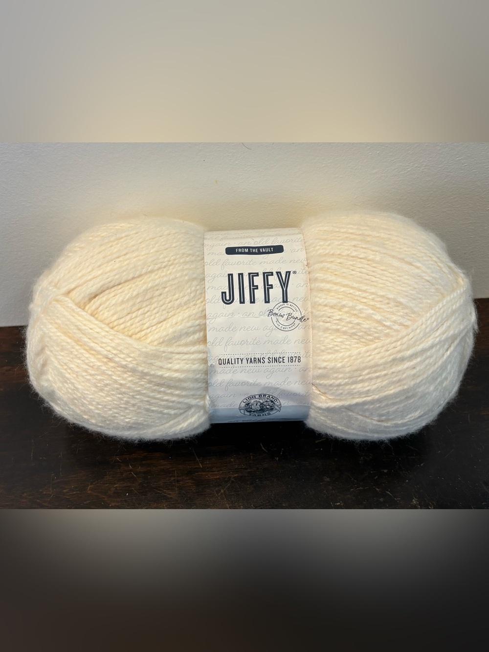 Jiffy Bulky Yarn Skein in Cream